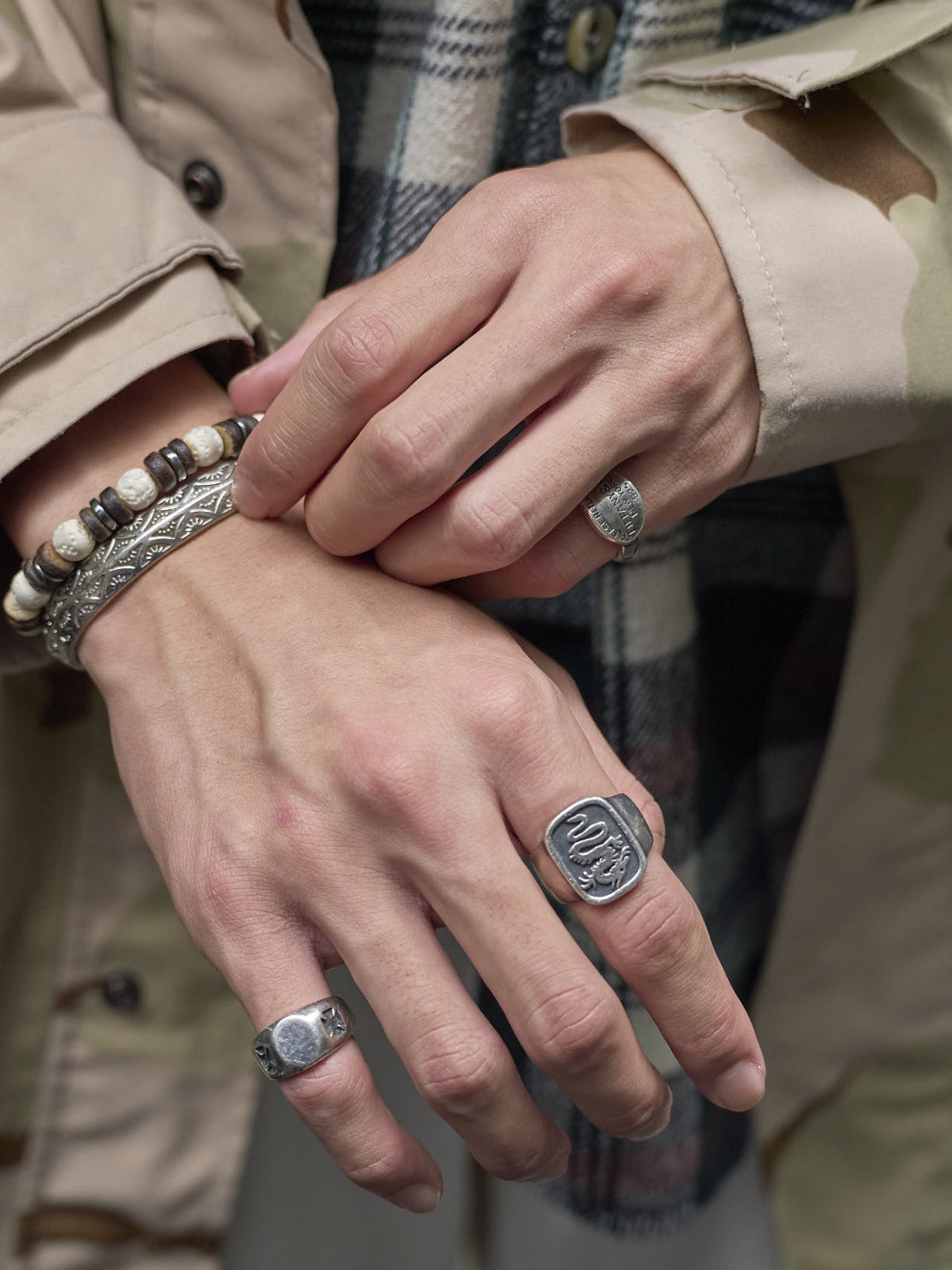 手元のジュエリー