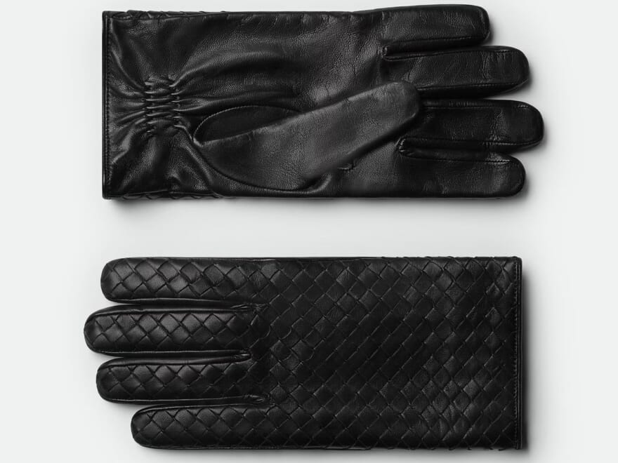 「ボッテガ・ヴェネタ」からホリデーギフトにぴったりなレザーグローブが発売！イントレチャートが冬コーデのグッドアクセントに！