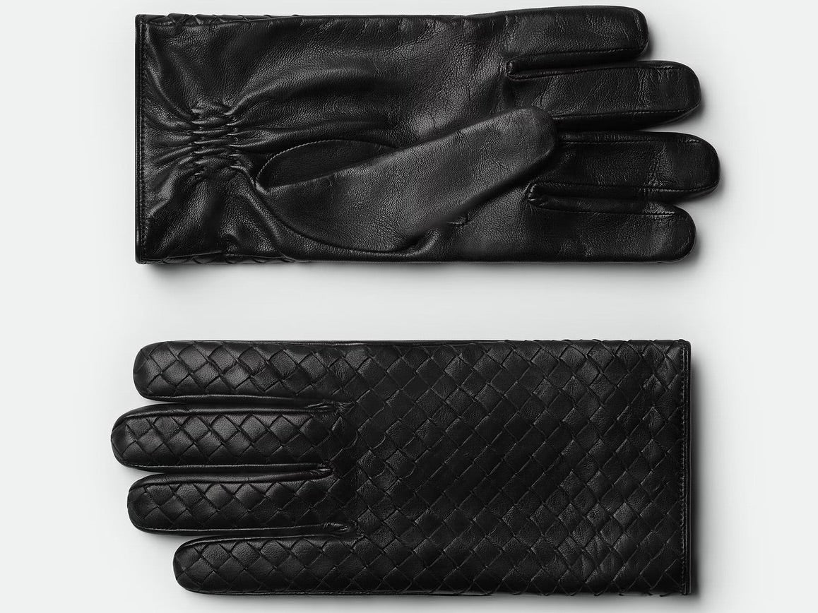 「ボッテガ・ヴェネタ」からホリデーギフトにぴったりなレザーグローブが発売！イントレチャートが冬コーデのグッドアクセントに！
