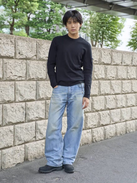 [稲井 孝太朗] 「ストーンアイランド」の黒ニットに「ティンバーランド」のブーツ。上質なアイテムでシンプルな着こなしを格上げ【メンズノンノモデルの私服スナップ】