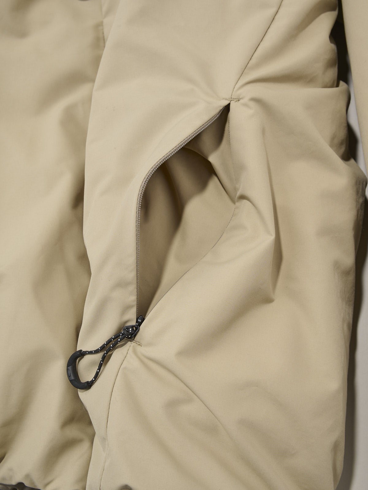 OAKLEY、Fgl Bombastic Pullover 5.7、ポケットディテール