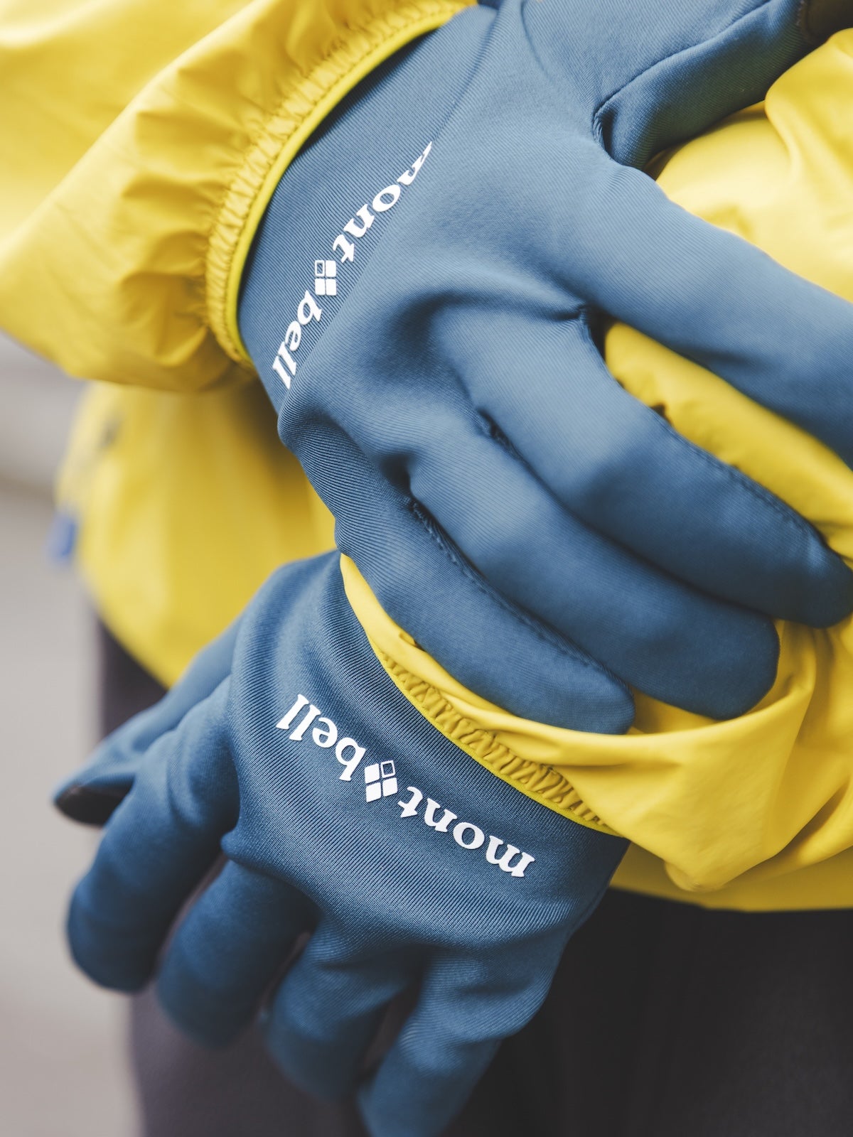 je suis heureuse MAYUさんの冬スタイル　モンベルのグローブ