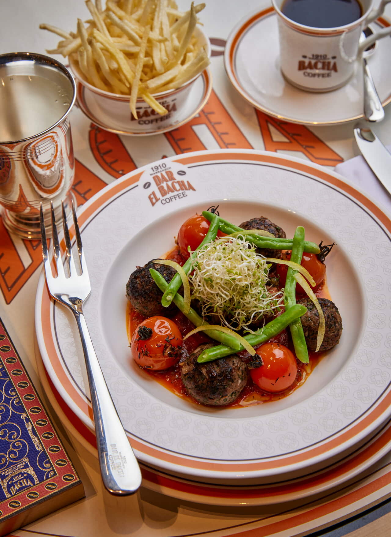 バシャコーヒー銀座メニュー「モロッコ伝統の「ケフタ」ミートボール 細切りフライドポテト添え」