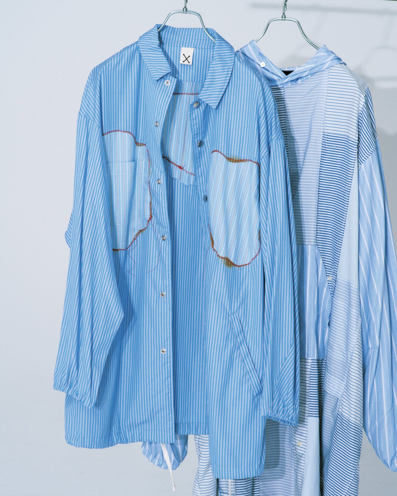 豊田裕大が着用するbemerkungのシャツ