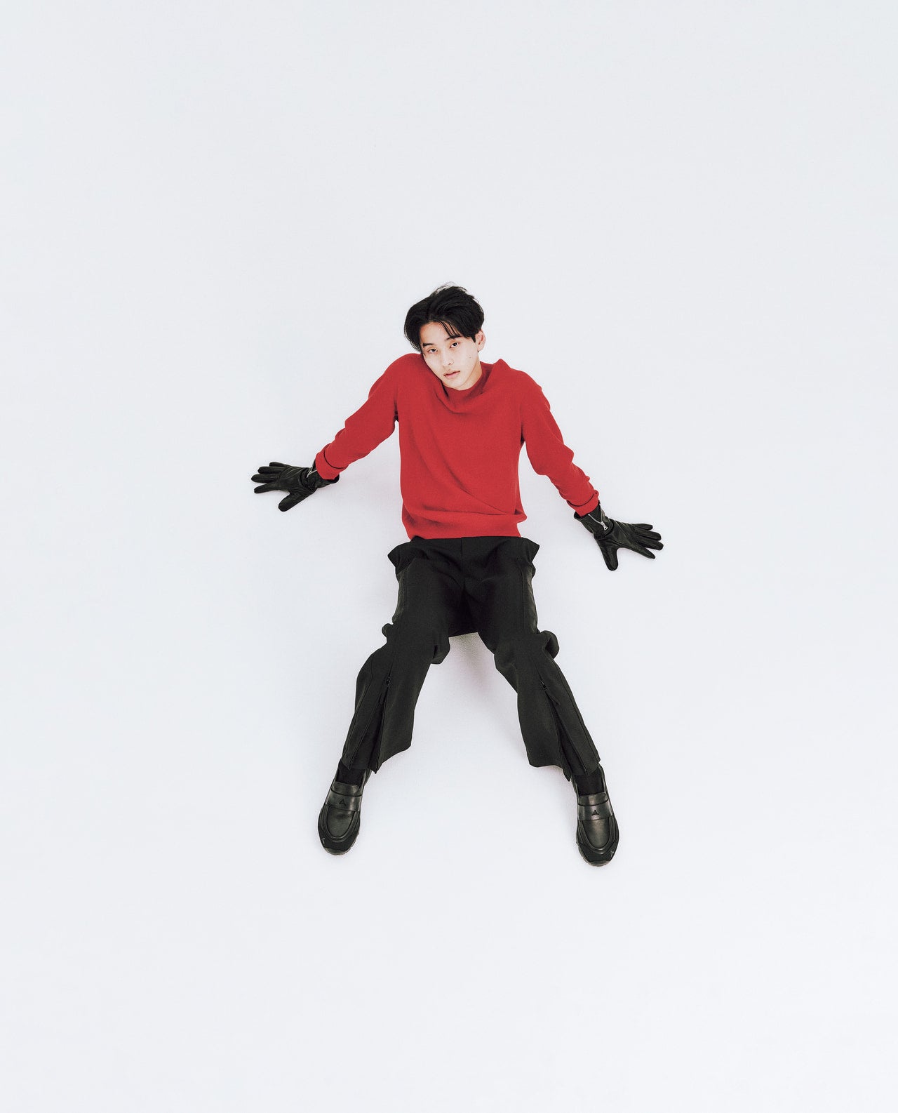 石川愛大が着用するROAのスニーカー「Loafer」