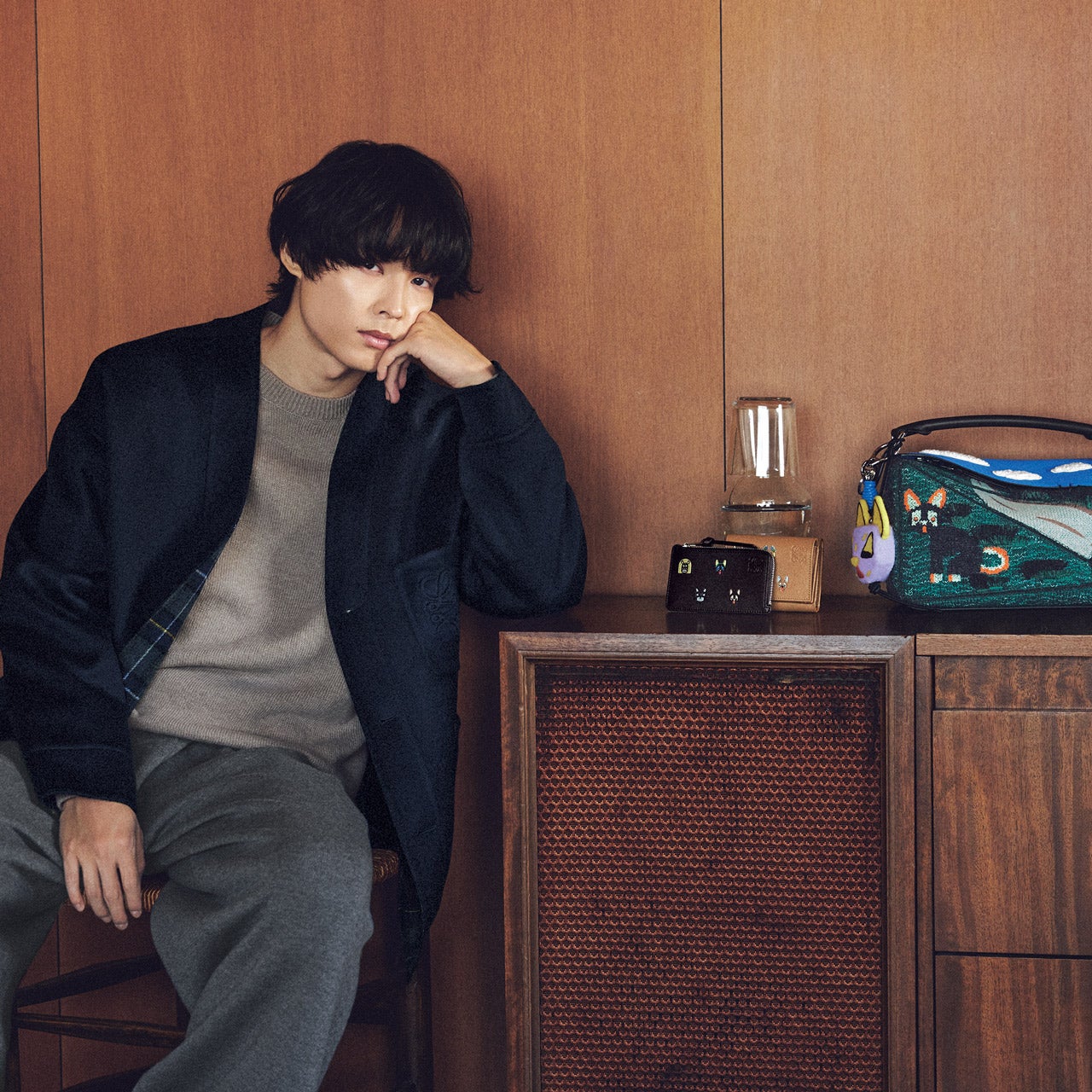 冬に包まれたい5つのルック。松村北斗 ロエベをまとい、会いに行く