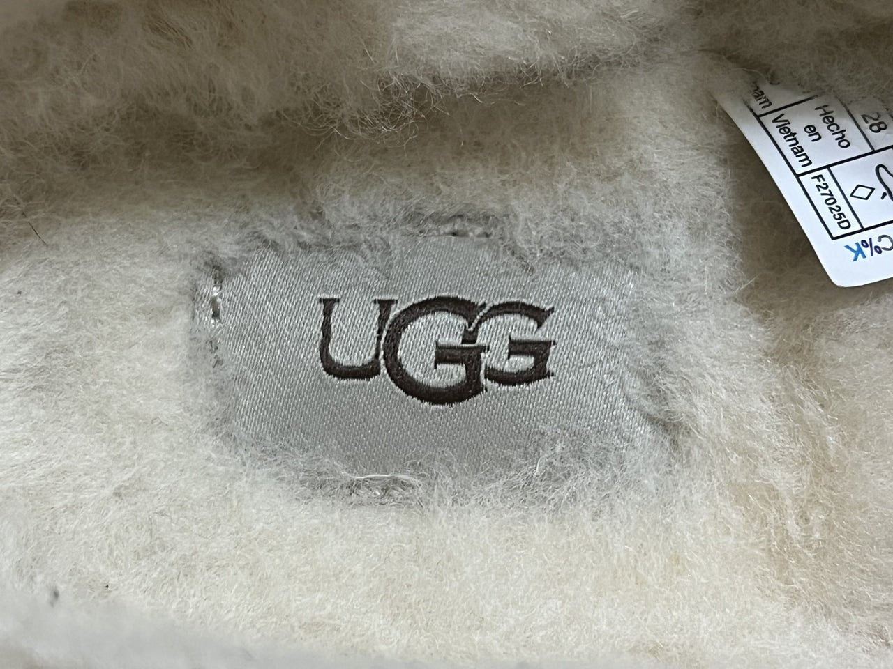 UGG “Classic Micro” 中