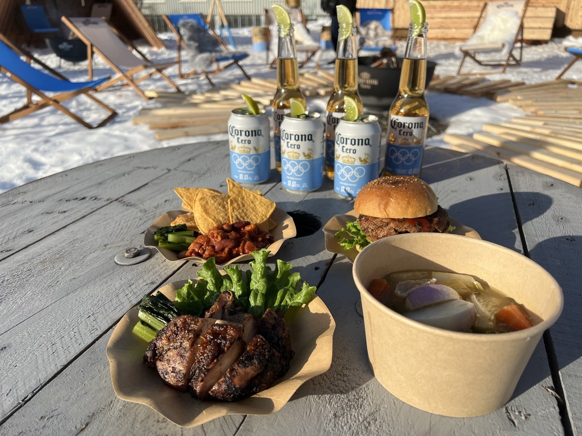 エスケープバー フード