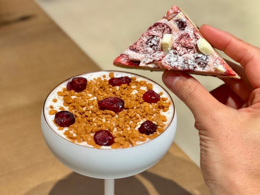 スタバ中目黒・ロースタリー東京限定「クランベリー ブリスバー カクテル」