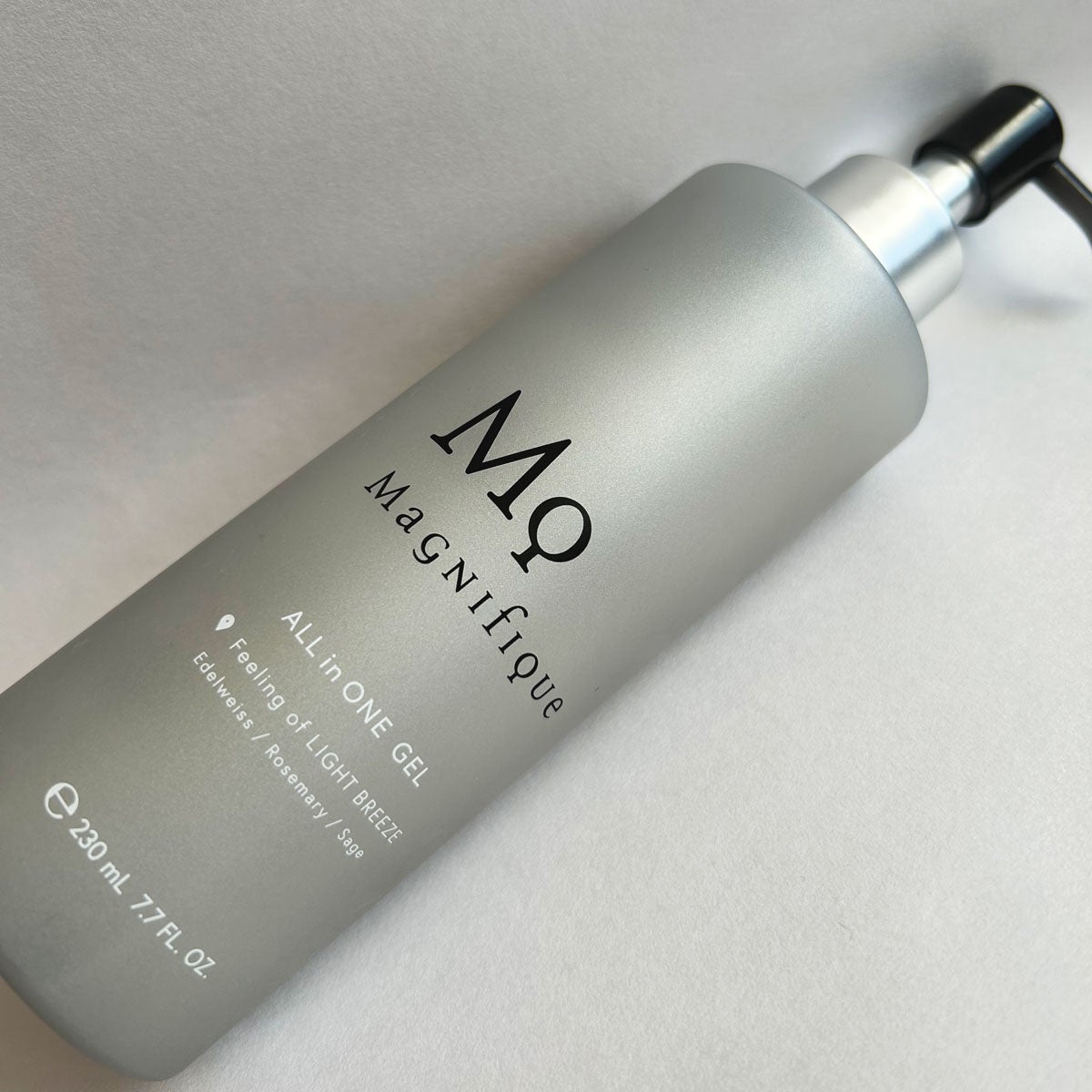 マニフィークのオールインワンジェルのロゴ