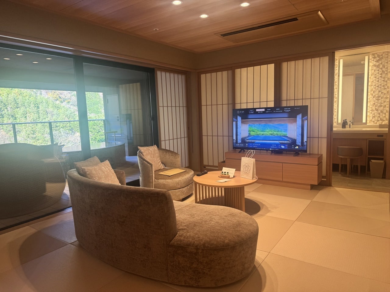 箱根 おすすめ宿 客室露天温泉風呂付『はつはな』プレミアムタイプ部屋リビング