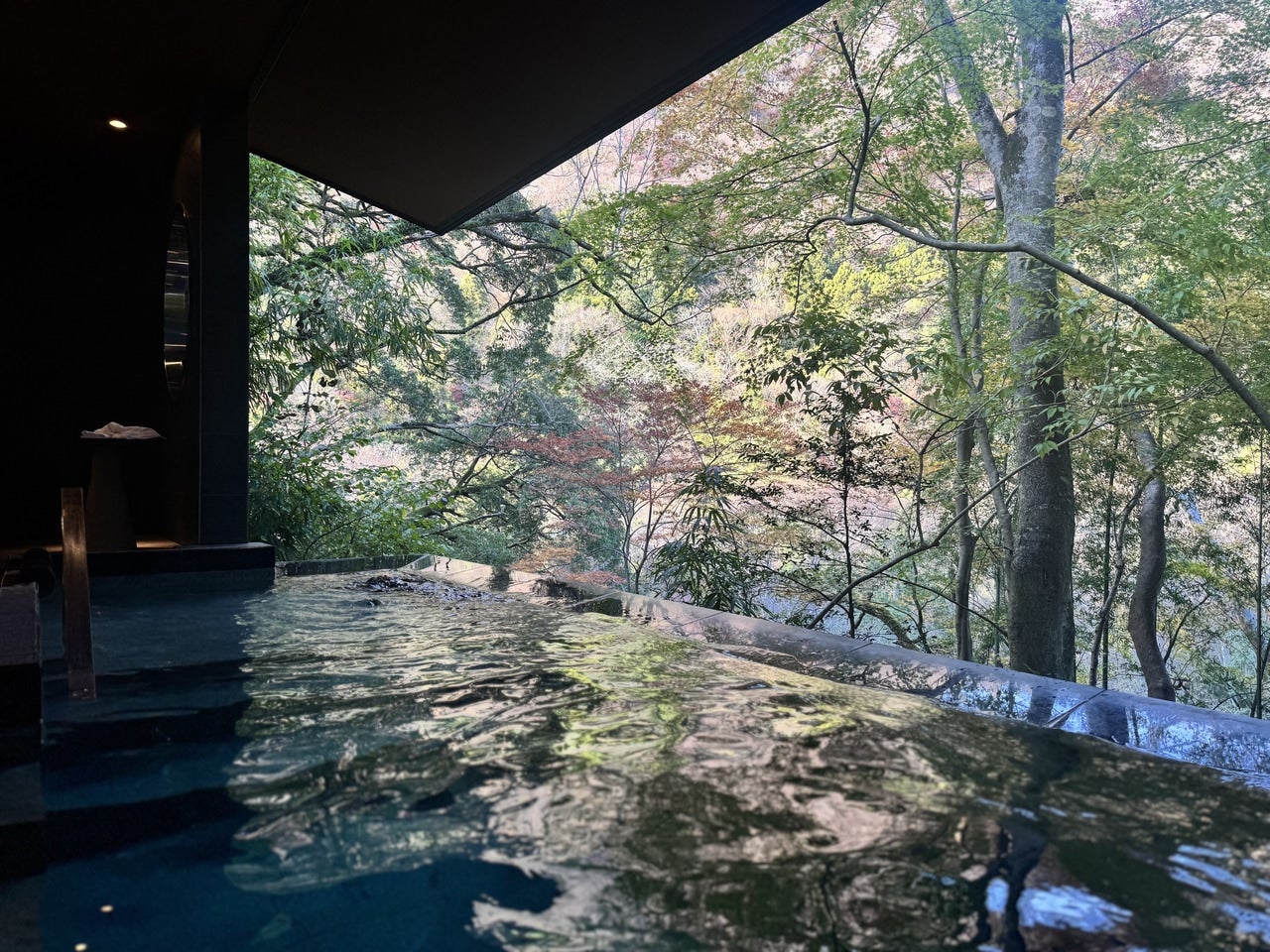 箱根 おすすめ宿 客室露天温泉風呂付『はつはな』貸切風呂「川音の湯」からの眺め
