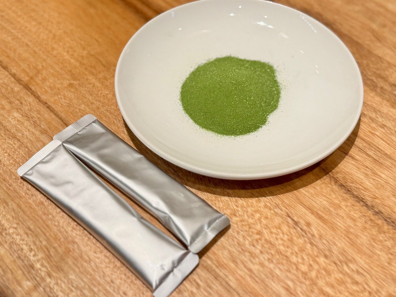 スターバックス&reg; スタバ「TEAVANA&trade; 宇治抹茶＆和三盆スティック 5本入り」中身の粉末