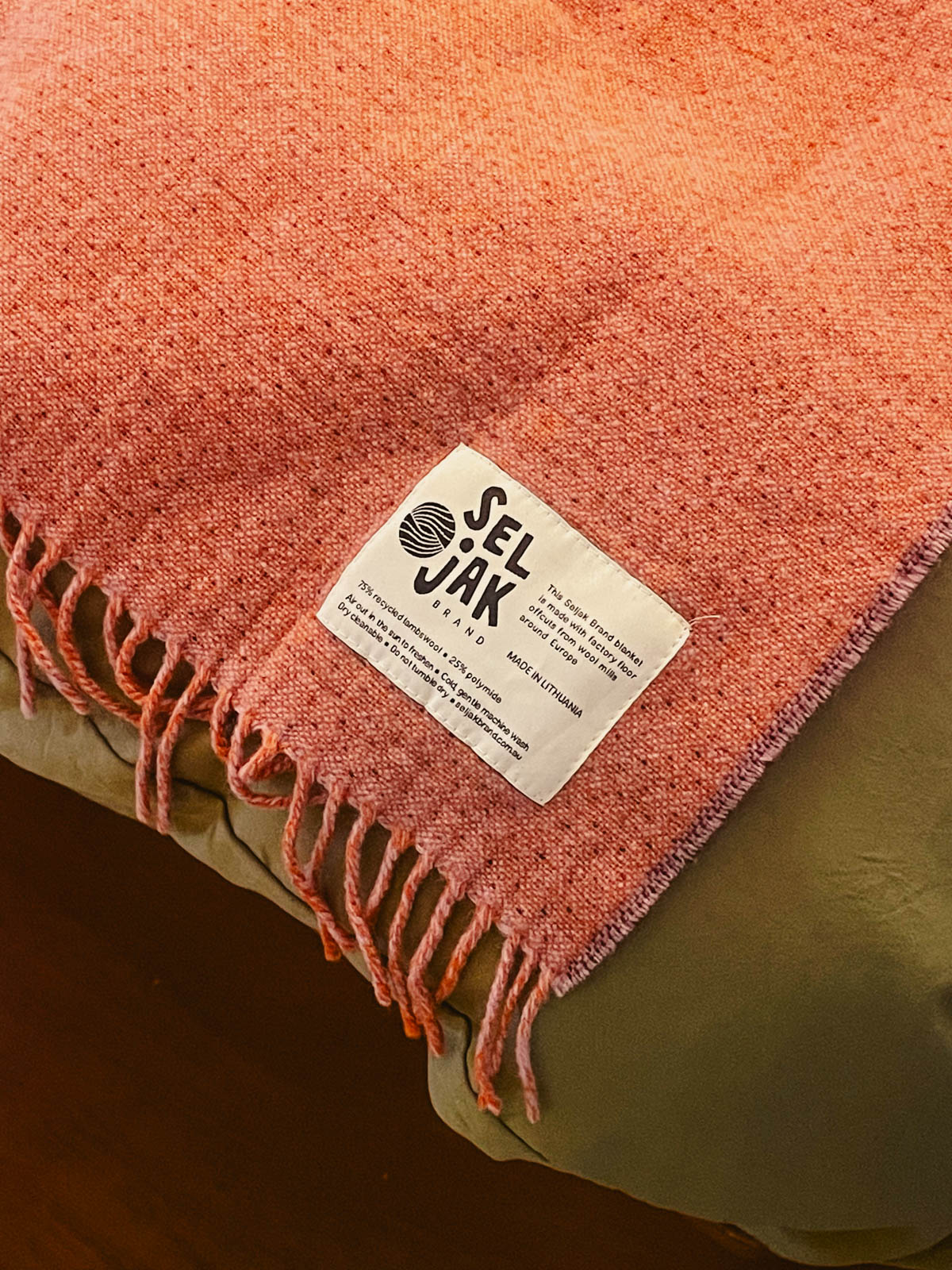 MIA MIA客室「akane」客室の様子＿ブランケット