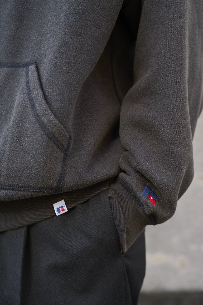 ラッセルアスレティックのパーカ、袖のロゴ、裾のロゴ