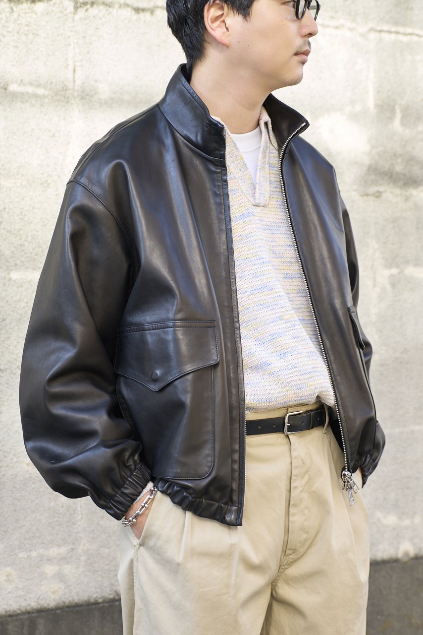 ビューティーアンドユース横山さん、上半身寄りカット