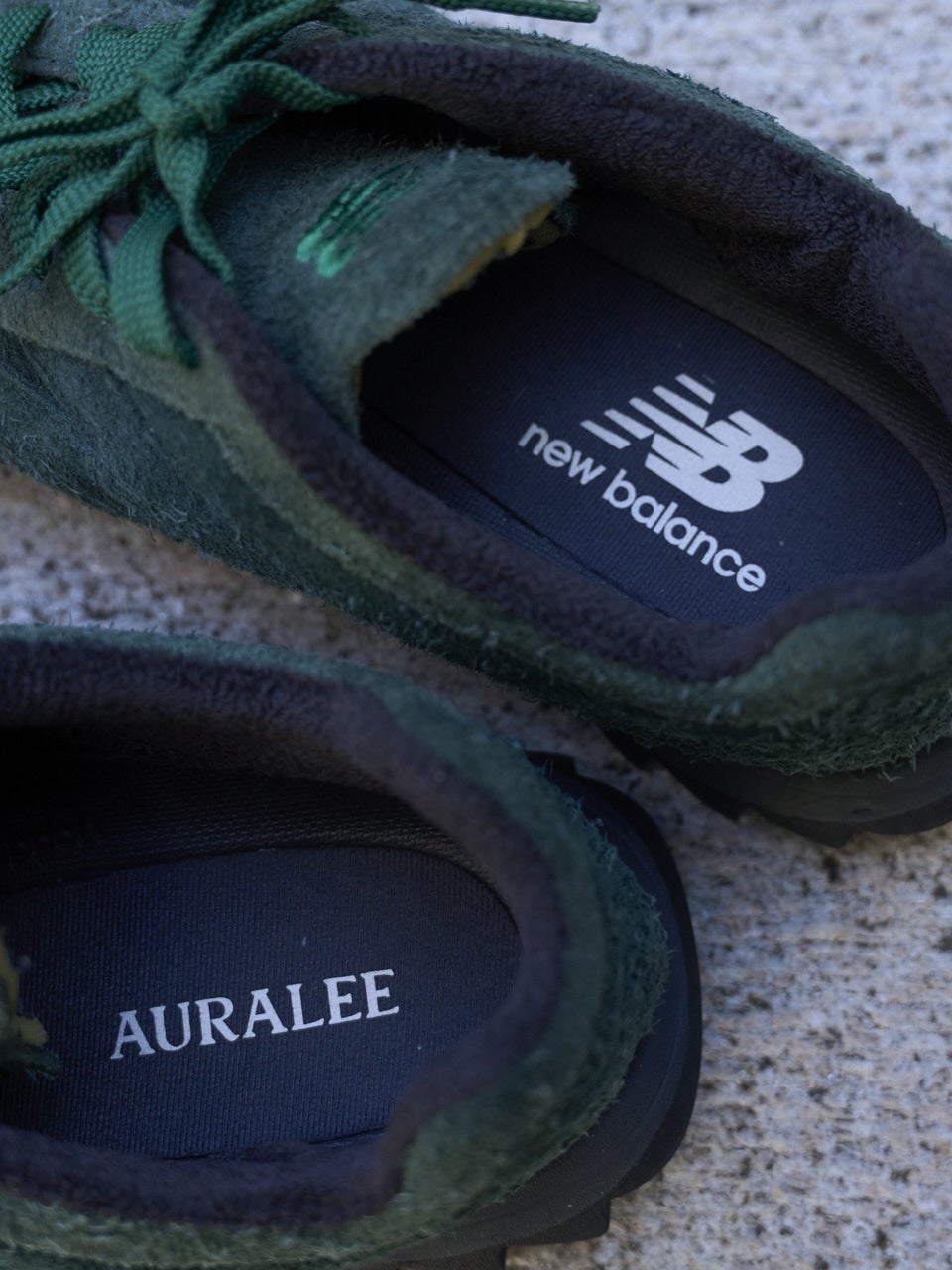 AURALEE&times;New Balance RC30のインソールのロゴ
