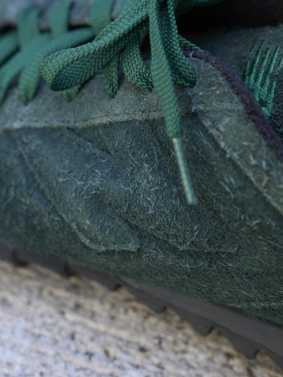 AURALEE&times;New Balance RC30のNロゴ