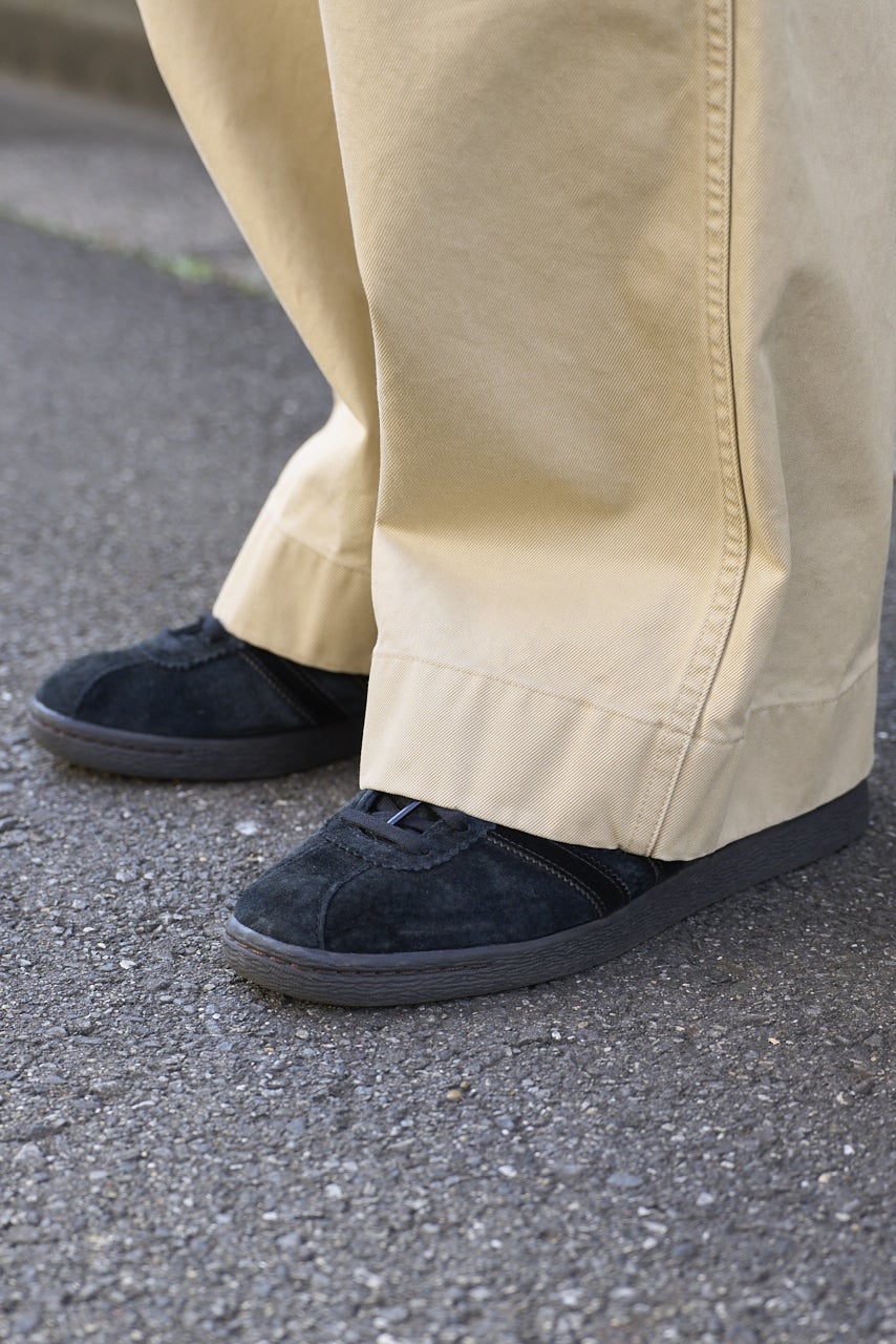 アディダス、TOBACCO、足元寄りカット