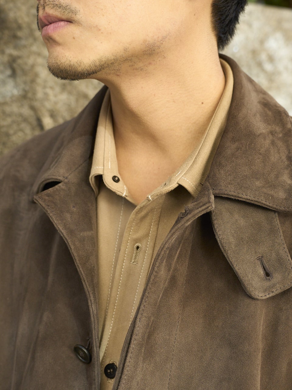 フリークス ストアのジャケットとカルのシャツの襟