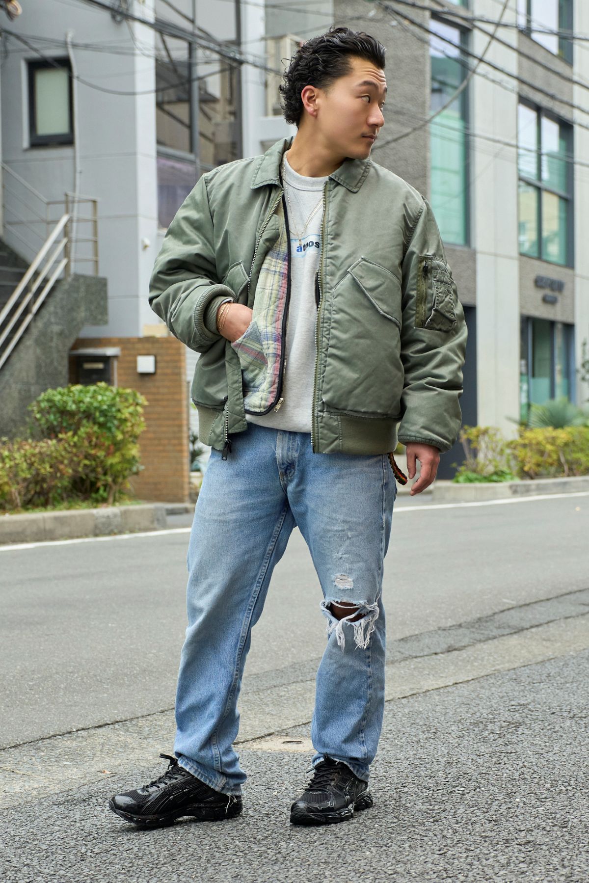 オシャレな人が買ってよかったアシックスの全身のスタイリング