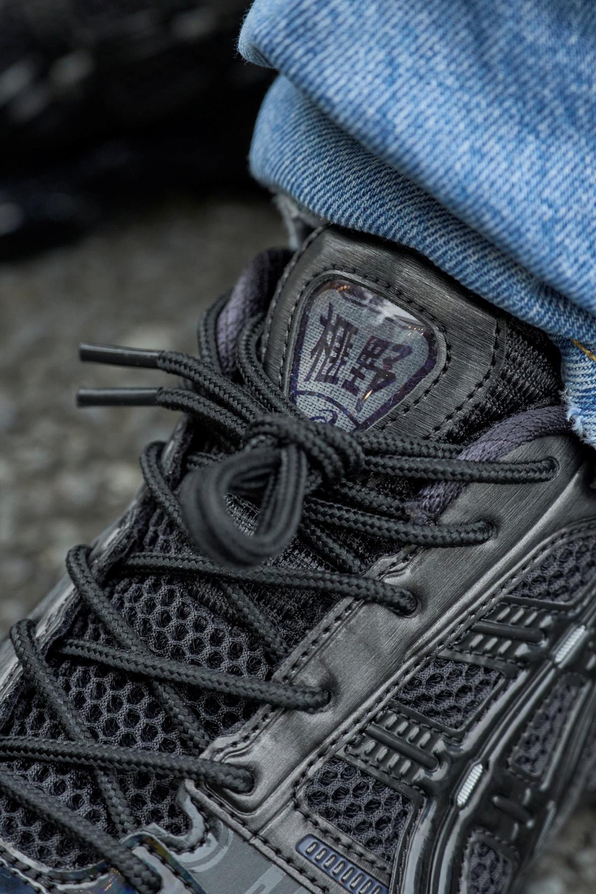 オシャレな人が買ってよかったアシックスのゲルカヤノのシュータンのロゴより