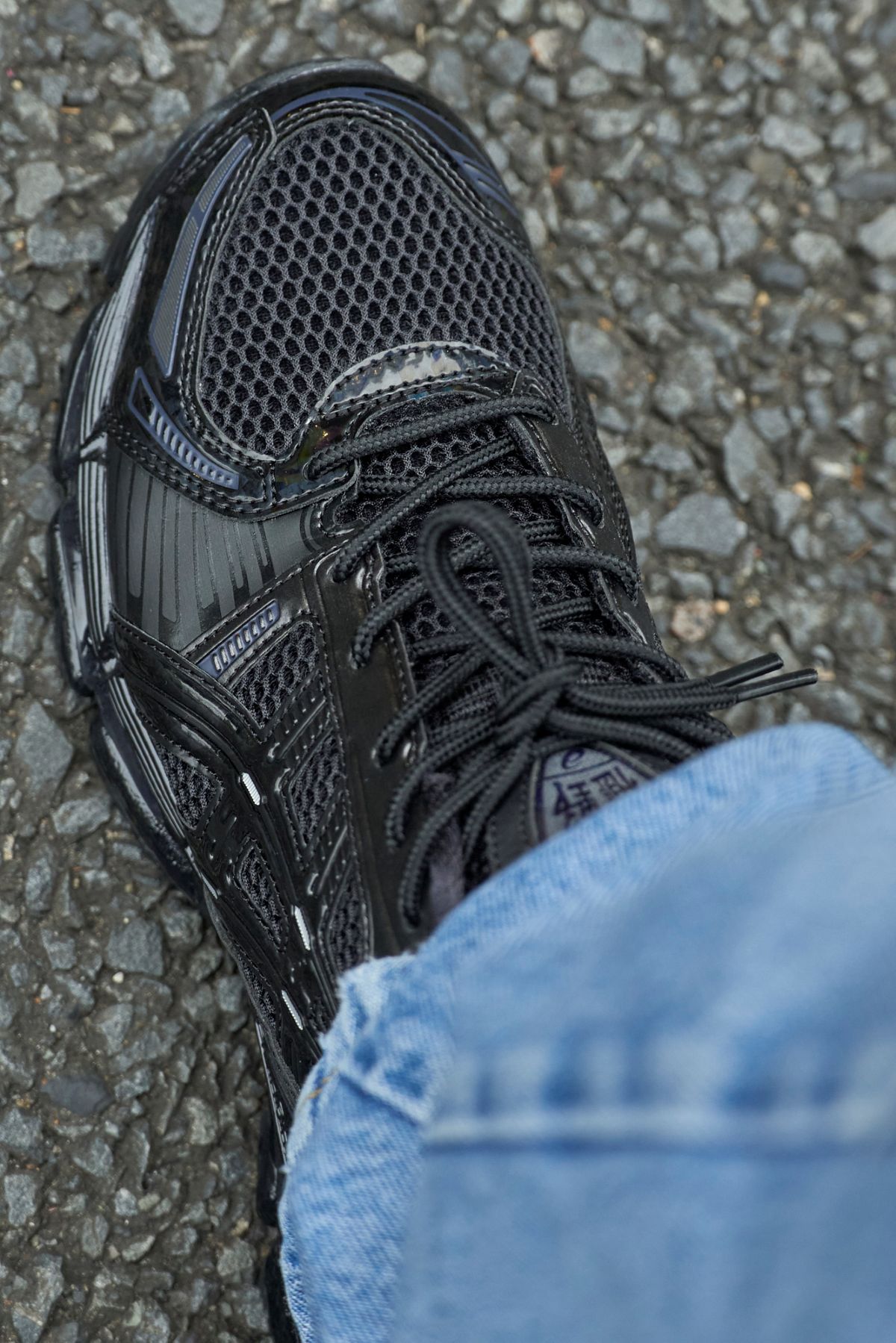 オシャレな人が買ってよかったアシックスのスニーカー着用アップ