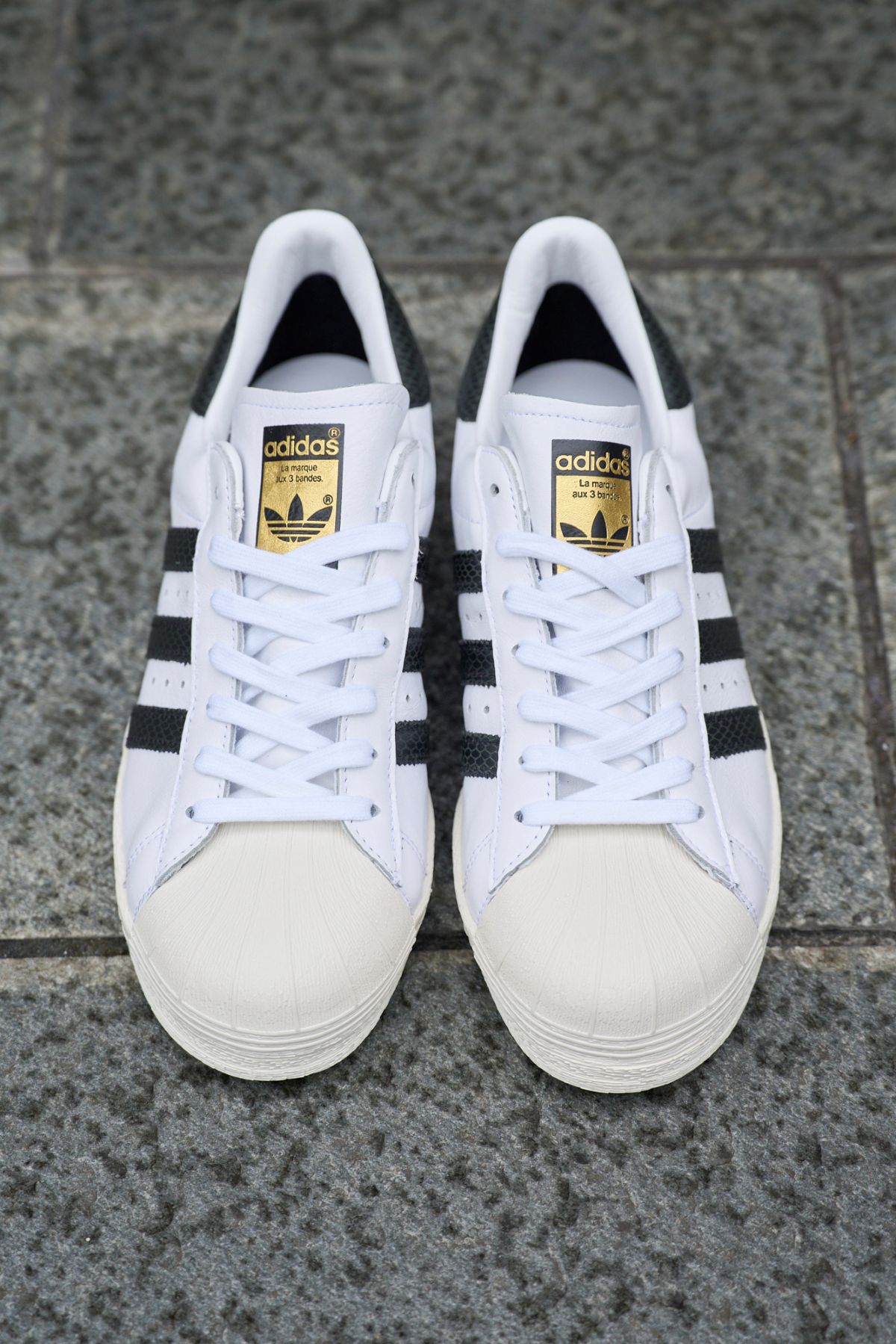 アディダス オリジナルスとアトモスのコラボ「アディダス スーパースター 82 GTX ATMOS G-SNK」