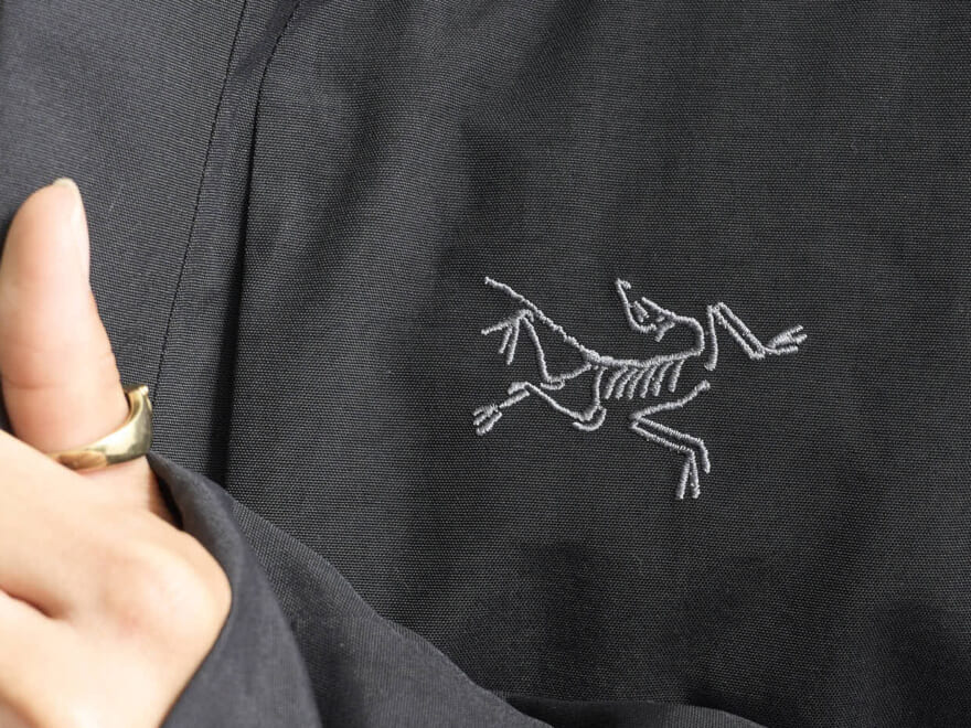 「アークテリクス」の“黒いゴアテックスダウン”の相棒にはシュプリームとコム デ ギャルソンを。【服好きたちのダウンスナップ #4】