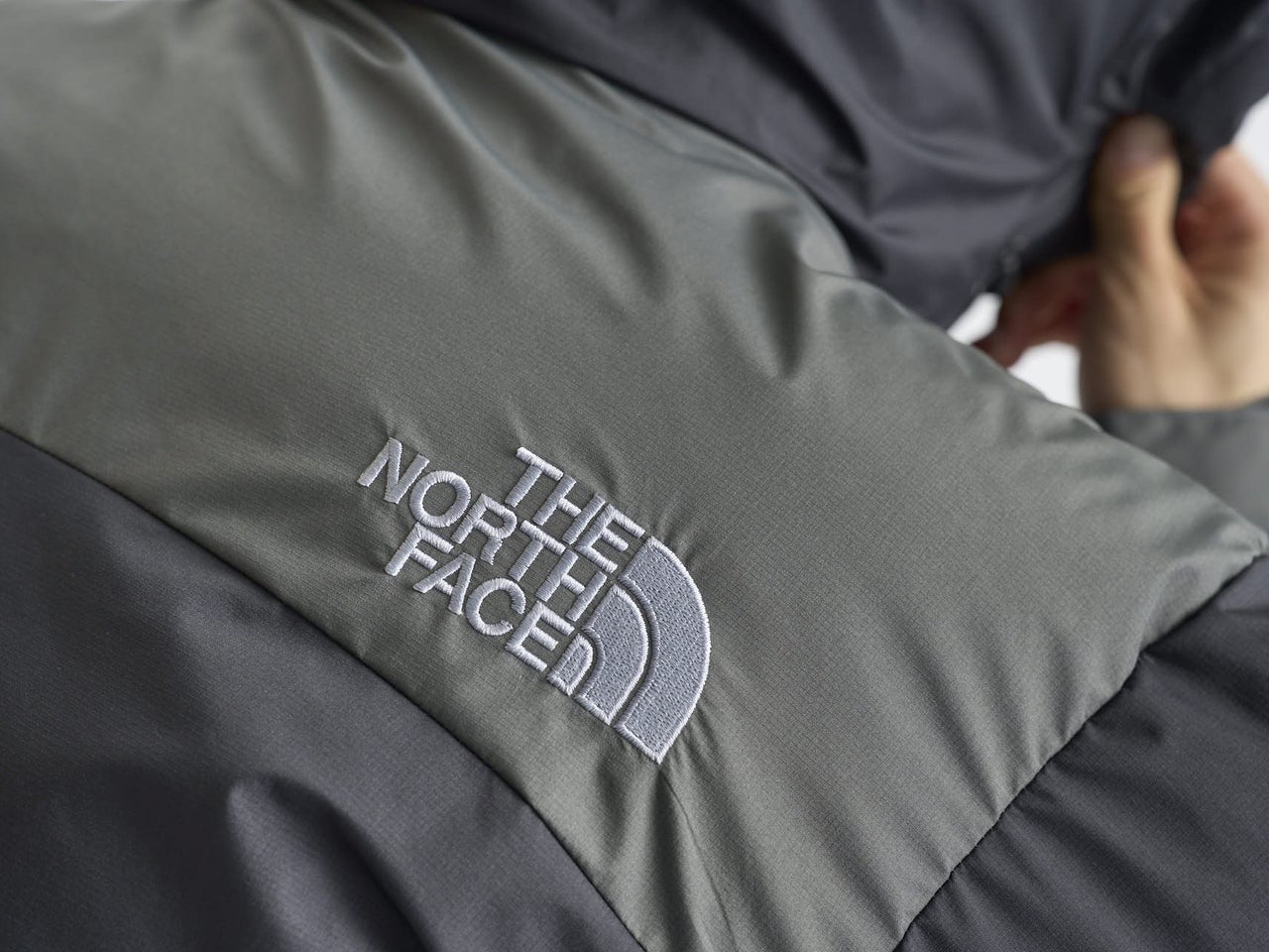 「ザ・ノース・フェイス」の「バルトロライトジャケット」の新作は“黒じゃない”から大人っぽく着られる！【服好きたちのダウンスナップ #1】