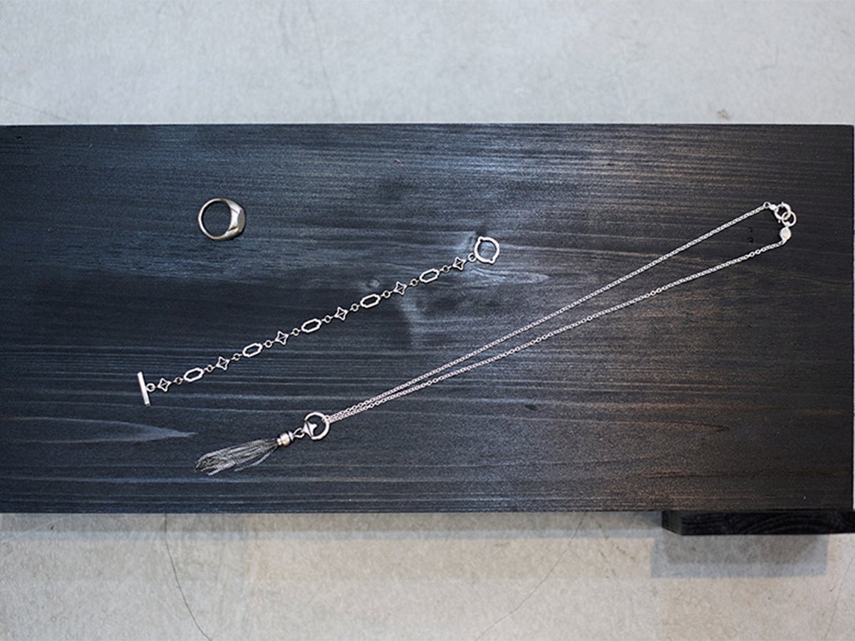 韓国の伝統的なモチーフを取り入れた新作のアクセサリー