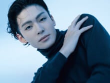 歌舞伎界を担う若きプリンス、市川染五郎。化粧は「戦いの場」への最初の儀式