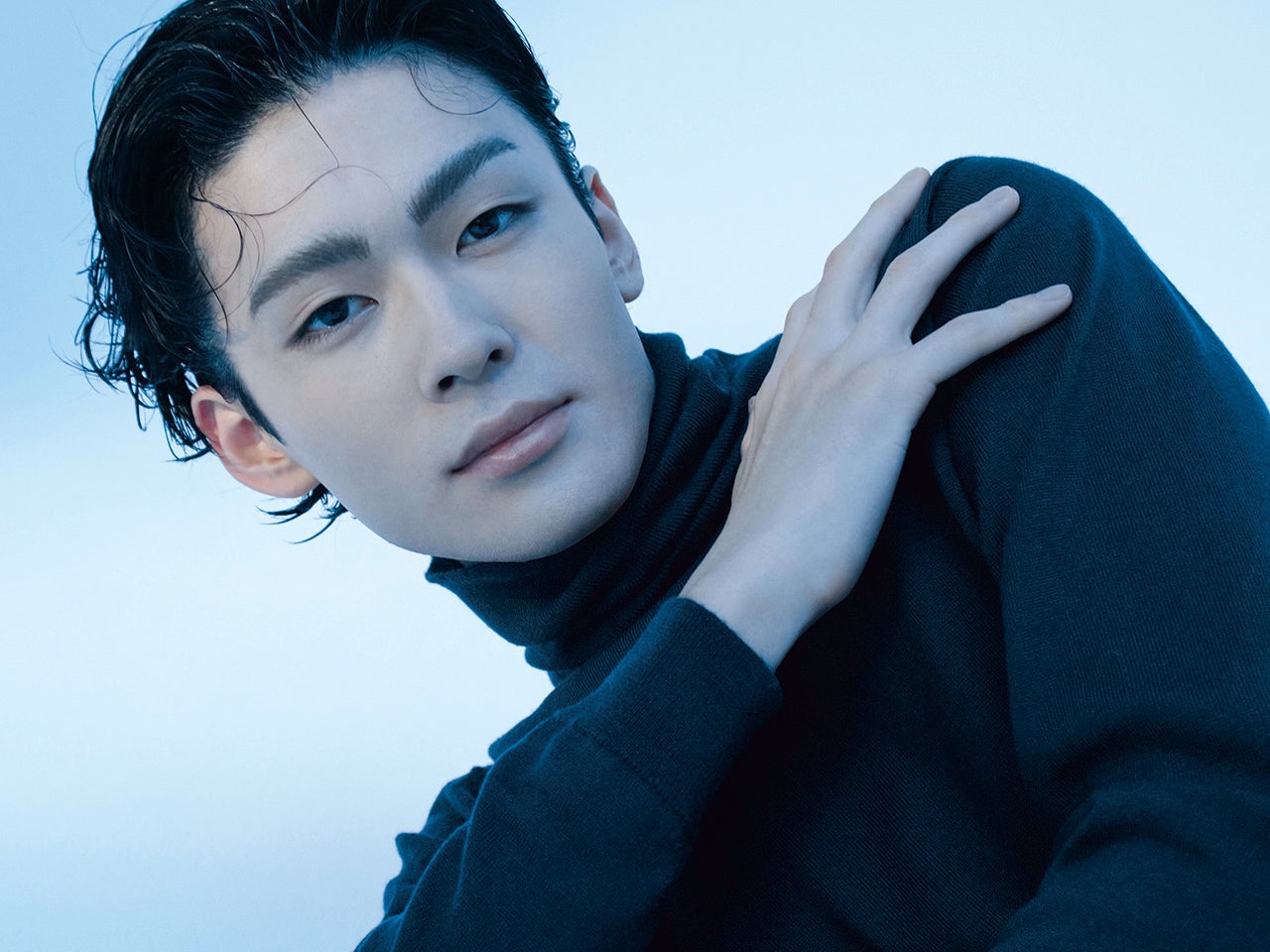 歌舞伎界を担う若きプリンス、市川染五郎。化粧は「戦いの場」への最初の儀式