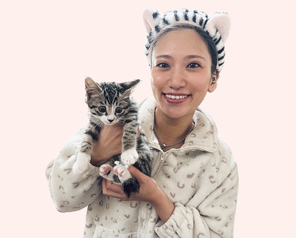 芸人、ぱーてぃーちゃんの信子と愛猫のふぐ