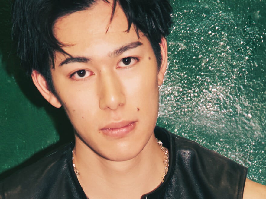 見惚れる肉体とファッションへの探求心! バレーボール新星、甲斐優斗選手が語るボディメイクと次世代ビューティ論