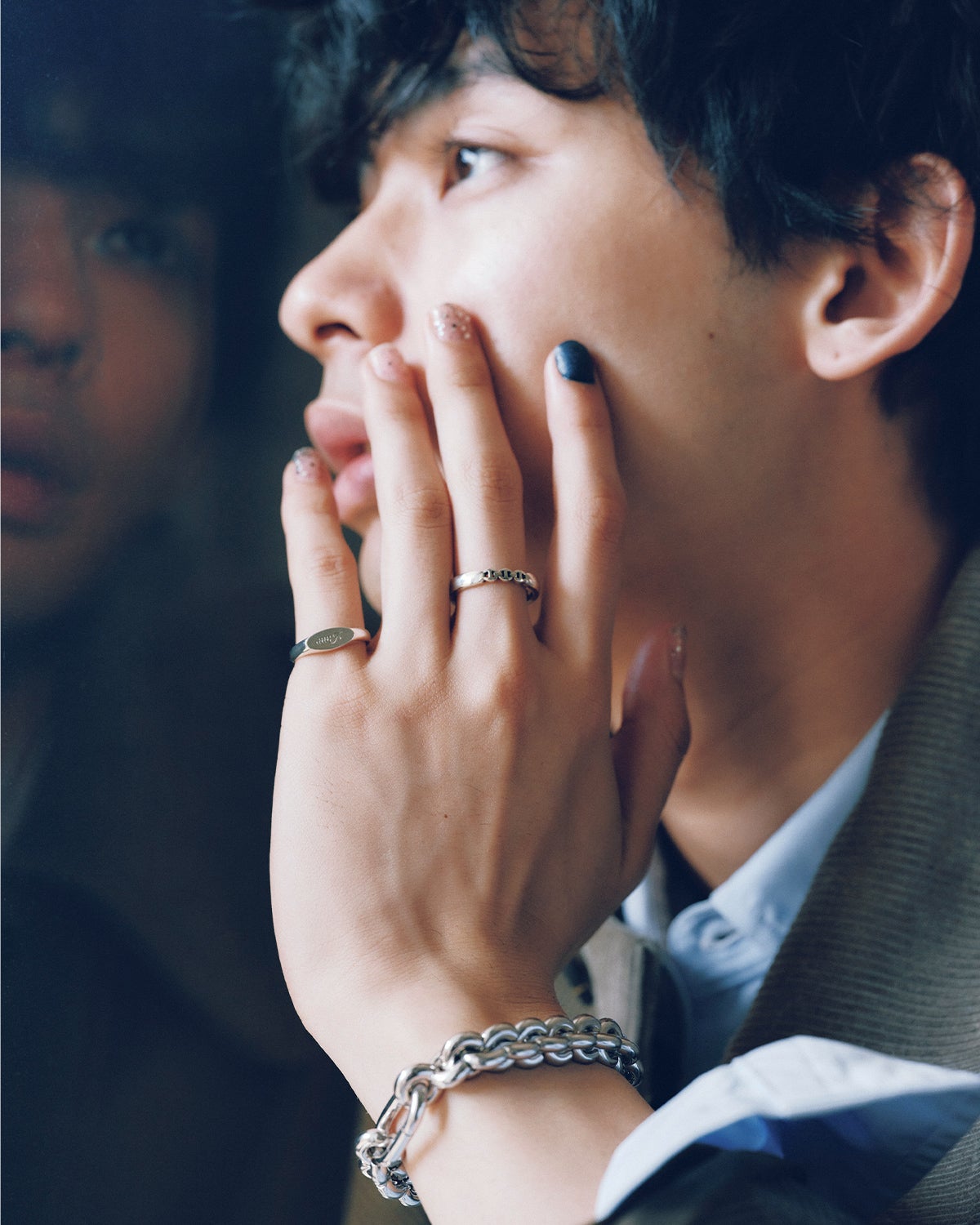 ボリュームあるシルバージュエリーに似合うネイル