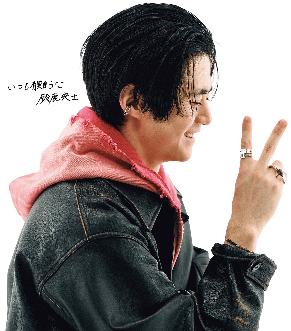 色石のアクセサリーを着けた鈴鹿