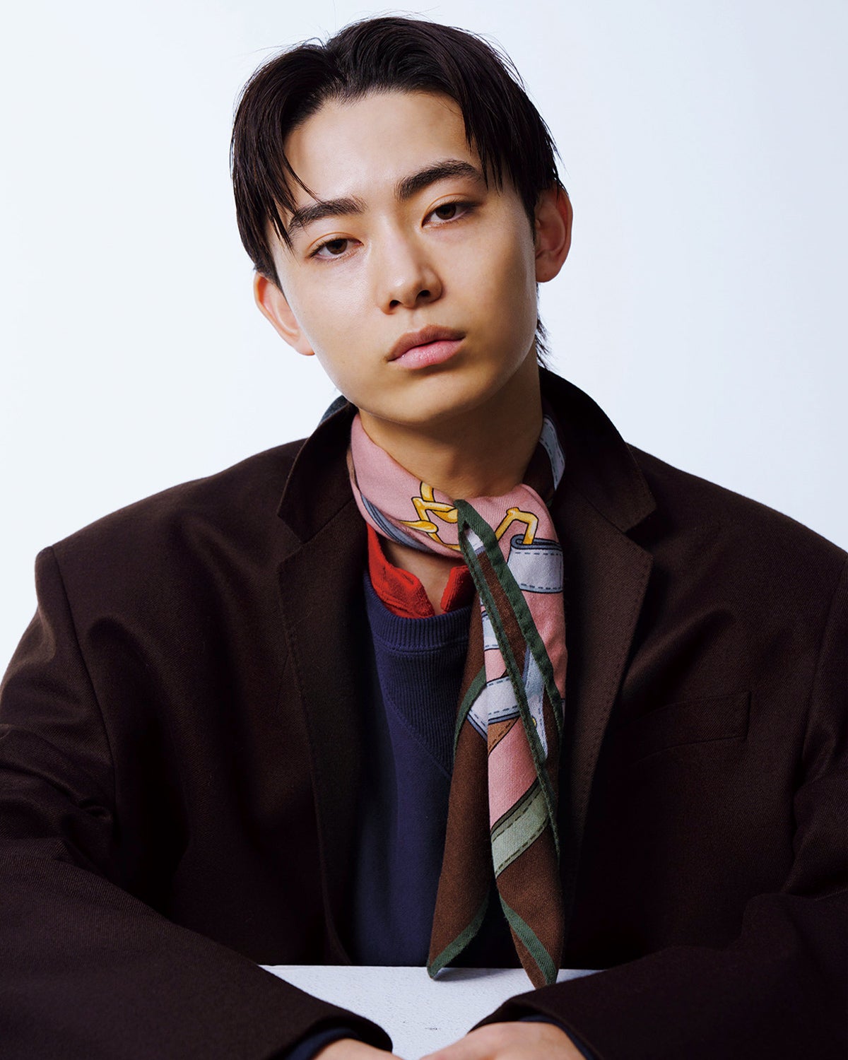 スカーフを着用した豊田