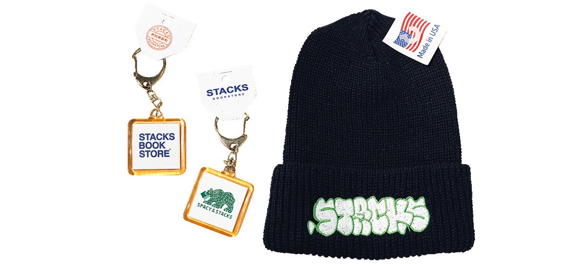 stacks bookstoreのキーホルダーとニットキャップ