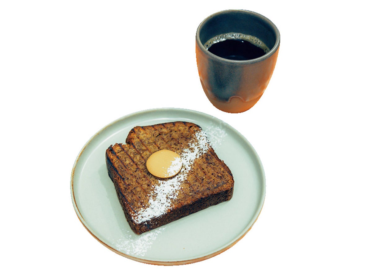 ブラックコーヒーとエスプレッソバターがのったバナナブレッド