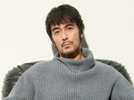 阿部 寛、「メンズノンノには特別な敬意があります」。36年ぶりの表紙撮影とモデル時代、そしてこれからについて。