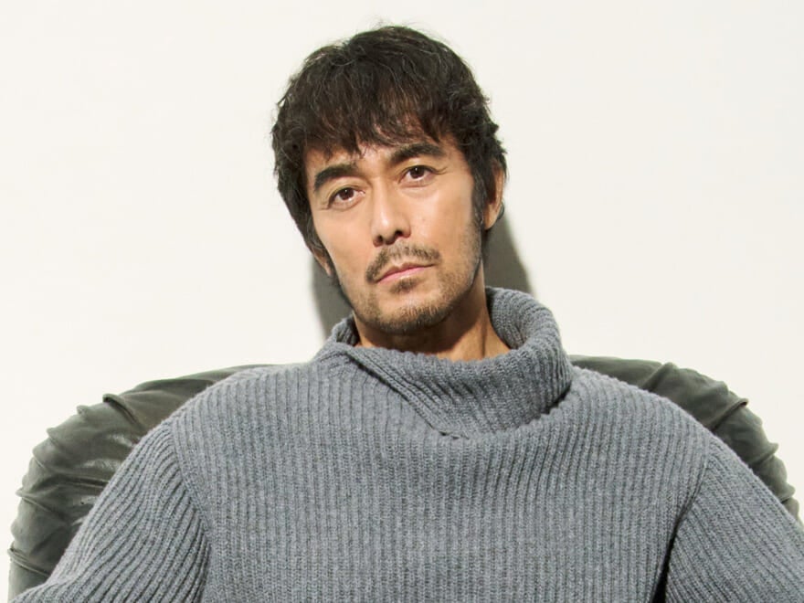 阿部 寛、「メンズノンノには特別な敬意があります」。36年ぶりの表紙撮影とモデル時代、そしてこれからについて。