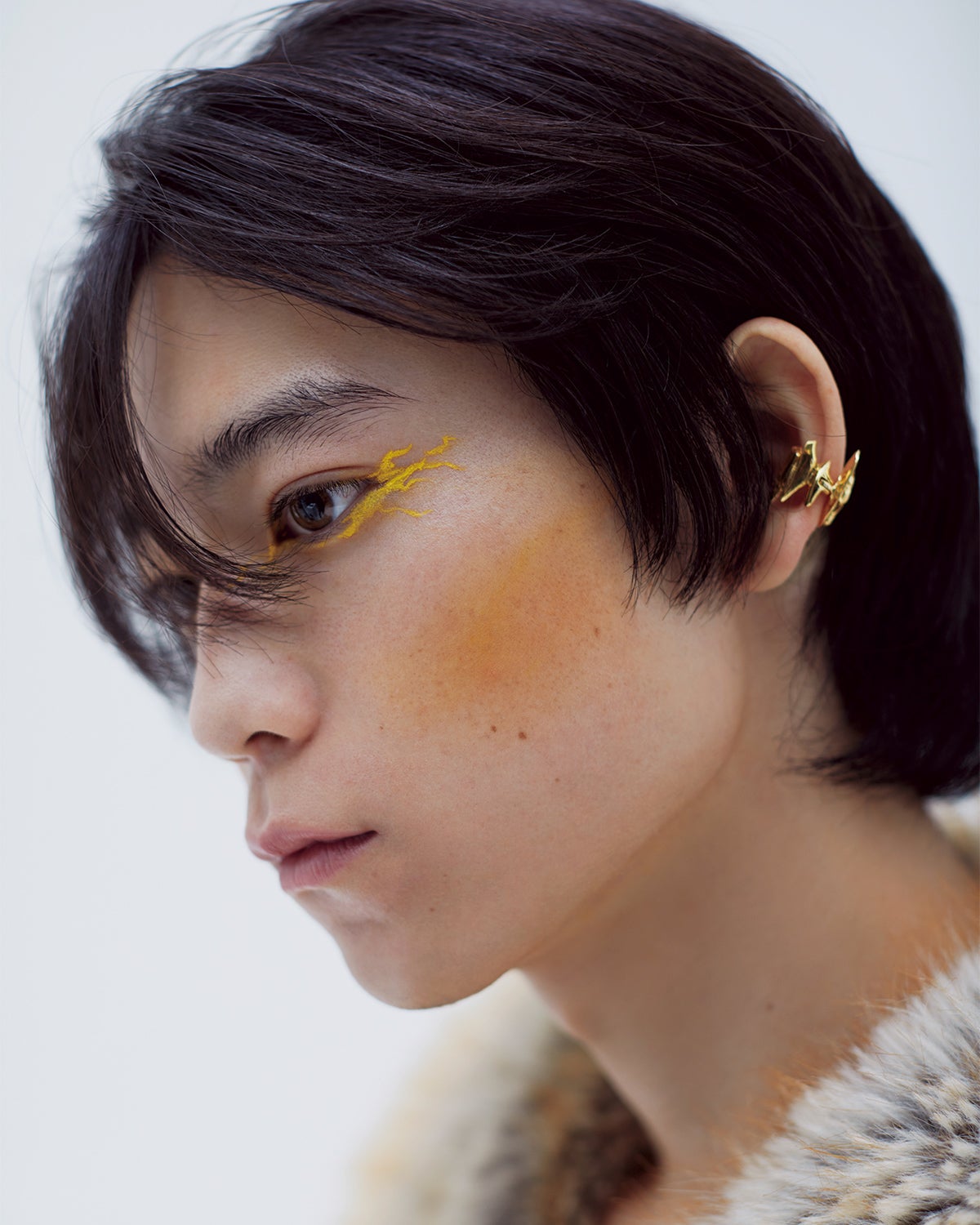 我妻善逸の概念メイクアップをした小方蒼介