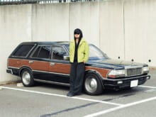 「日産 セドリック ワゴン」のデザインは、発売から30年経っても色褪せない。90’sムードを乗りこなす！【俺たち20代“クルマ・バイク”語り！／Vol.50 ①】