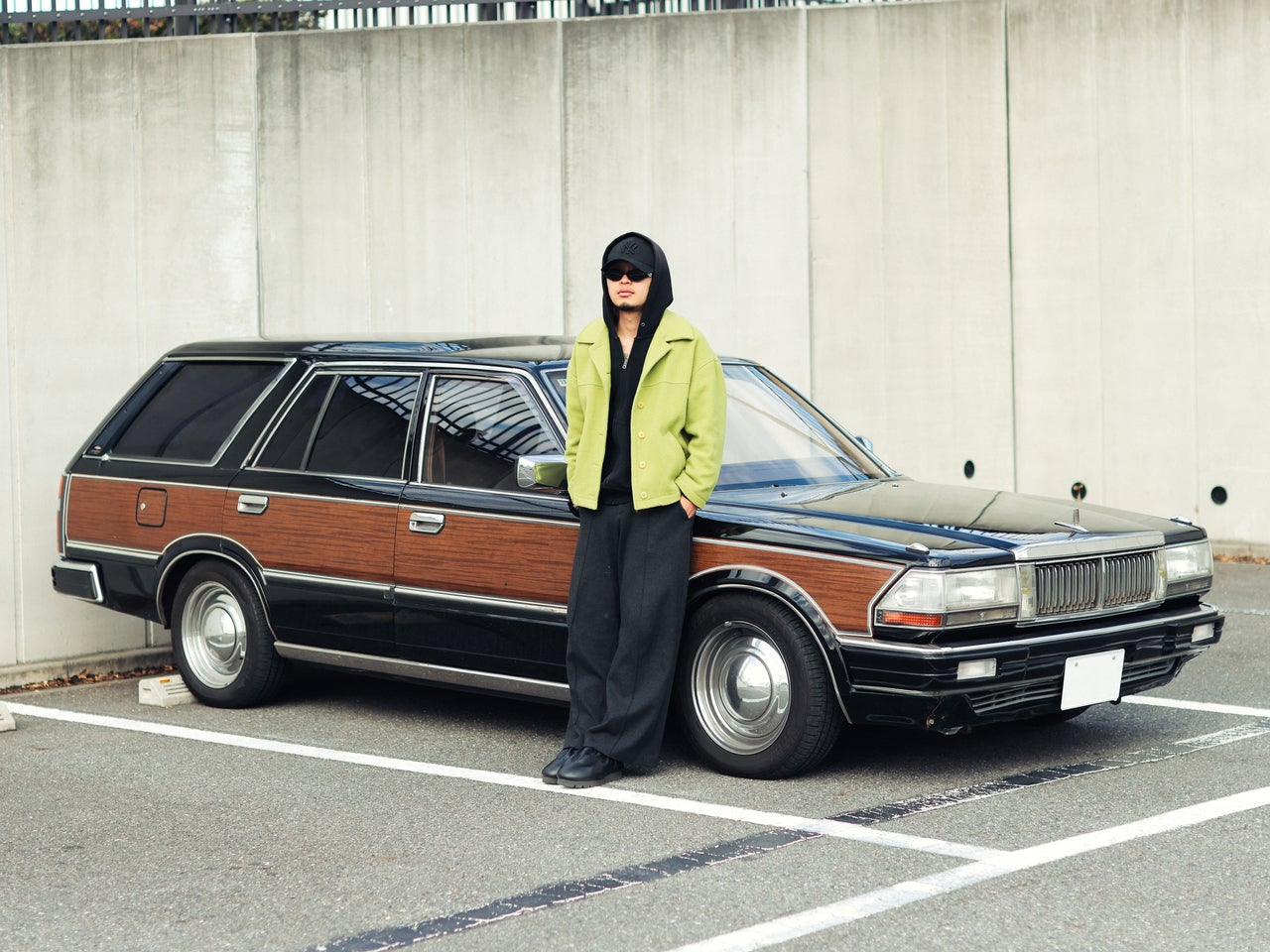 「日産 セドリック ワゴン」のデザインは、発売から30年経っても色褪せない。90’sムードを乗りこなす！【俺たち20代“クルマ・バイク”語り！／Vol.50 ①】