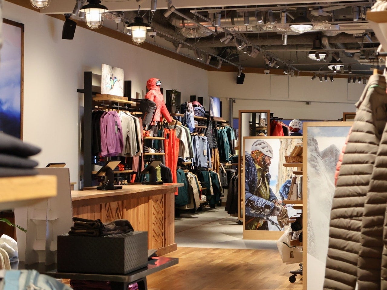 パタゴニア札幌 店内 アウトドアウェア ギア 俯瞰