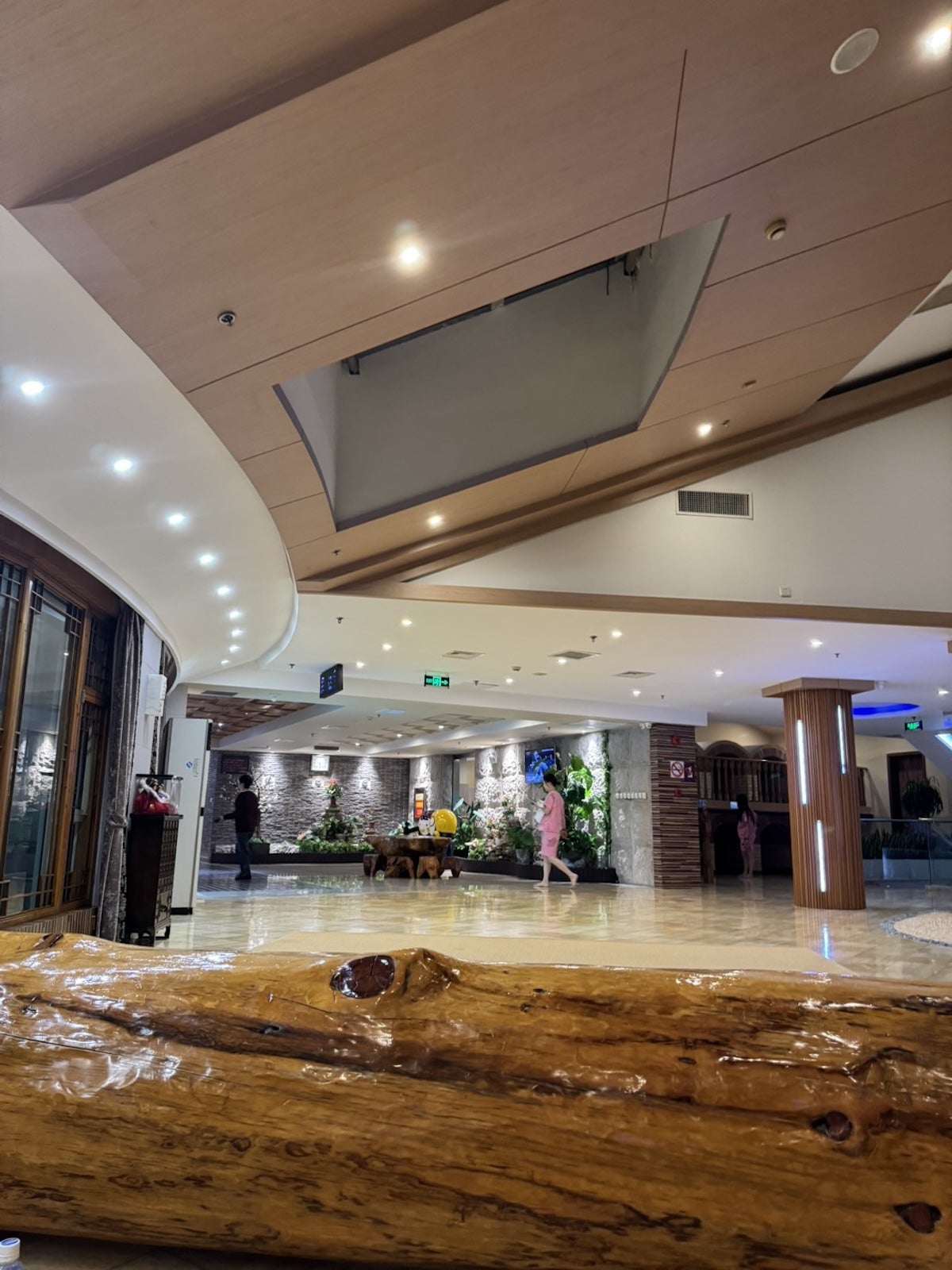 稲井　マイバズ　上海のスパ　館内