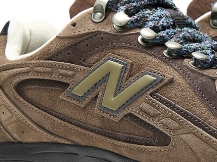 「ニューバランス」と「バスケットケース」がコラボスニーカーを発売！アウトドアムードなハイブリッドデザインがトレンド感満点！