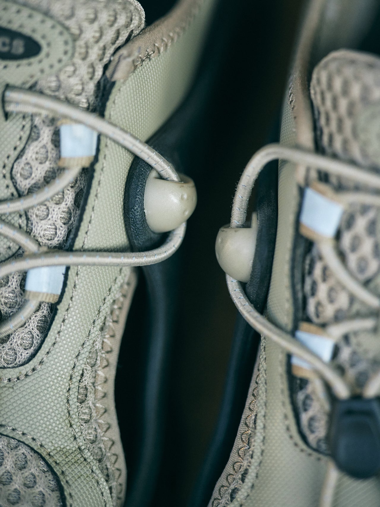 オシャレな人が買ってよかった〈crocs〉のサンダルのディテール