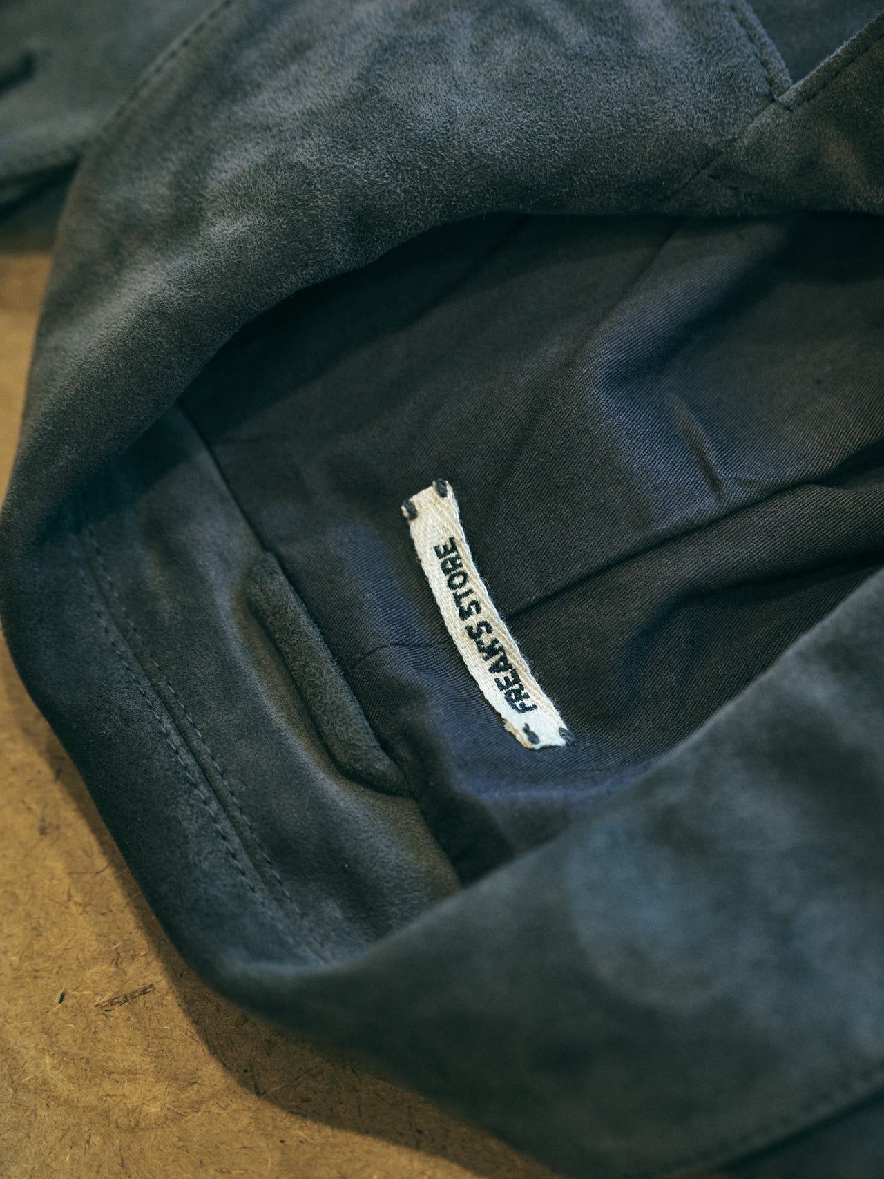 オシャレな人が買ってよかった〈FREAK'S STORE〉のカーコートのタグ